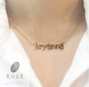 Cut Out Name Pendant "Aryanna"